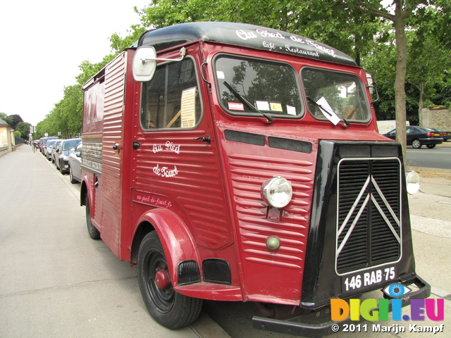 SX18513 Old Citroen van